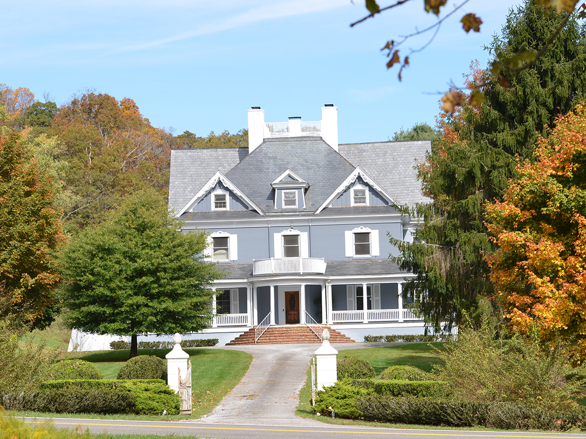 For Sale Historic 6 100 SF Victorian Manor Home 2 Guest 